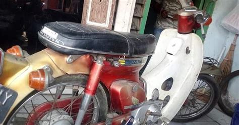 Selain jadi motor koleksian, binter merzy sering dijadikan basis motor kustom. Dijual honda C70 Th 1975 Komplit Bersurat - LAPAK MOTOR ...