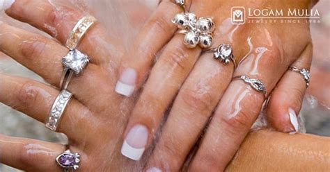 Cuci barang kemas 916 guna coke dan fab. Cara Mencuci Perhiasan Emas Dengan Menggunakan Sabun Cuci ...