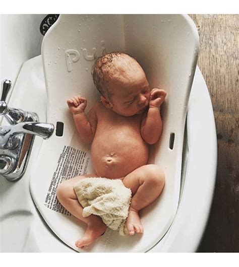 The best baby bathtubs are comfortable, efficient, portable, and safe. Puj Flyte Baby Bath Tub | Star Wars 101