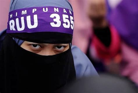 Ruu 355 bertujuan meningkatkan bidang kuasa penghukuman mahkamah syariah bagi kesalahan jenayah syariah, namun ia hanya di peringkat mengemukakan usul tanpa perbahasan. Kaum India tidak perlu bimbang dengan RUU 355 | Astro Awani