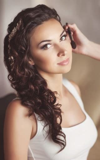 Découvrez de nombreux centres d'esthétique qui vous offriront des forfaits mariage, avec les dernières tendances en matière de. coiffure mariage 95 - Maquillage mariage