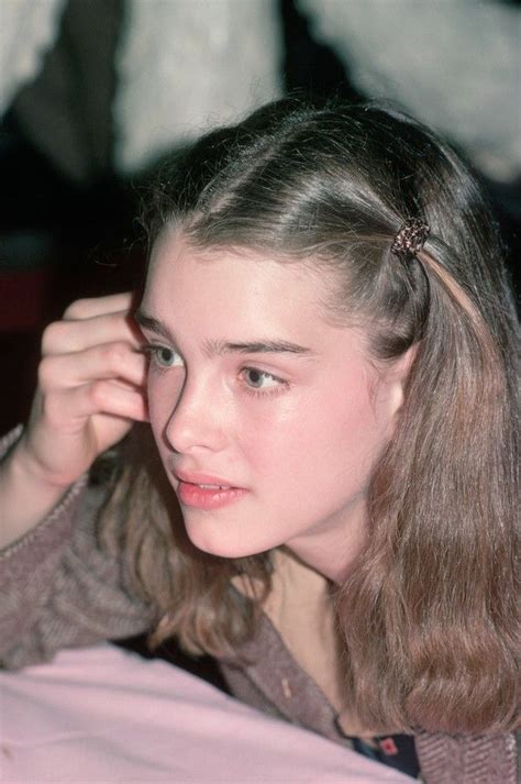 In july 1978, at the age of thirteen, brooke shields made front page news in photo magazine. 영화 사진에 있는 Caroline Coleman님의 핀 - 2020 | 헤어스타일, 머리, 미용 제품