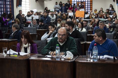 Lo preocupante para los dirigidos por sebastián beccacece es que el diablo aún no puede conseguir una identidad futbolística. El Concejo de Lanús no aprobó el repudio a los cambios en ...