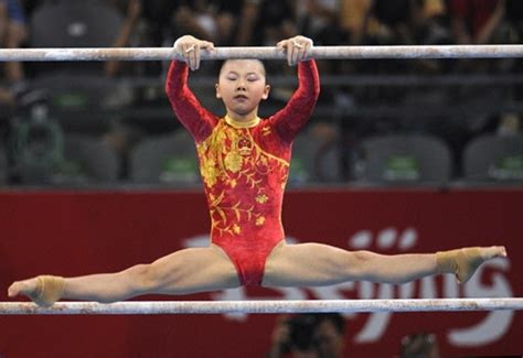 As atuais provas masculinas de ginástica ii naquela edição, ela conquistou cinco medalhas, sendo três de ouro (barras assimétricas, trave e individual geral), uma de prata (por equipe) e uma de bronze (solo). GINÁSTICA