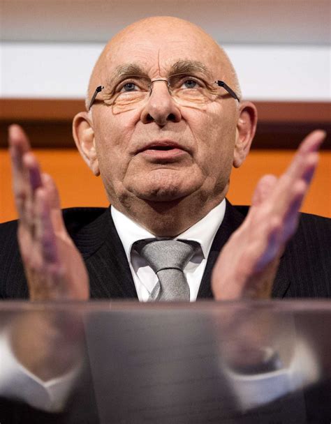 El príncipe ali bin al hussein, el francés jerôme champagne, el holandés michael van praag y el portugués luis figo oficializaron sus candidaturas para las elecciones del 29 de mayo. Michael van Praag maakt komedie over Blatter | Foto | AD.nl