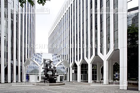 Die helle gesamtoptik ist das zentrale merkmal des objektes. Bürogebäude Poseidon-Haus Frankfurt am Main - Architektur ...