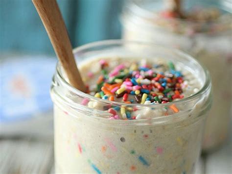 I was looking to see how many calories might be in overnight oats made with almond milk and stumbled upon your recipe as the first one i looked at i too am trying to lower my cholesterol and this helps me stay full and healthy throughout the day. 10 Healthy Overnight Oats Recipes - Society19 UK