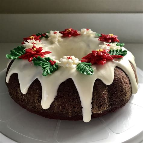 I also enjoyed reading what you did to get these photos 😉. Decorating A Bundt Cake For Christmas - Cake decorating ideas