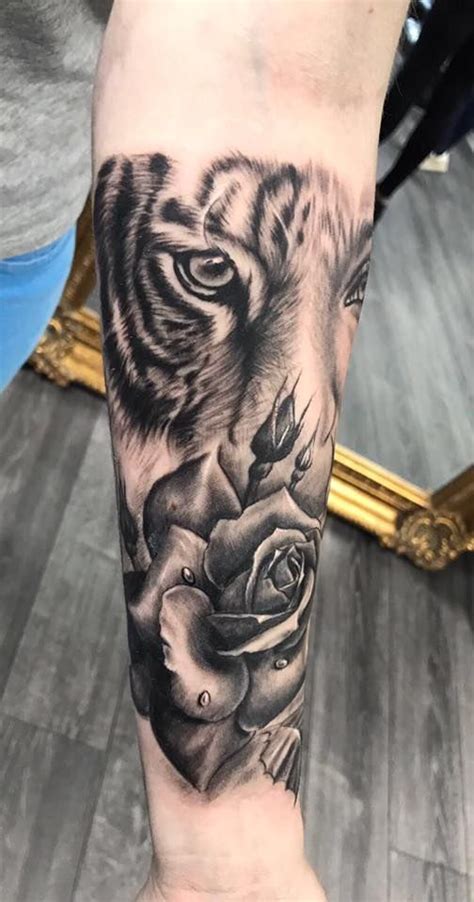 That's what we call a lovely and. tiger and rose tattoo by Stefan. 📧 holytrinitytattoos ...