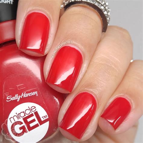 Laky na nehty (přes 300 odstínů), péče o nehty, samoopalovací prostředky, odstraňování chloupků a kosmetické pomůcky.její zakladatelka sally hansen, stejně jako další nezávislé podnikatelky helena rubinstein a estée lauder, odmítla svět ovládaný muži a. Laky Sally Hansen