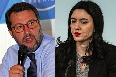 Ha sbloccato il dl da 70mila assunzioni. La Azzolina sfida Salvini. E tira in ballo il curriculum (non proprio ricco) del Capitano