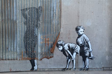 Latest news and photos about the street artist banksy. Il paradosso di Banksy: a Milano la mostra non ufficiale ...