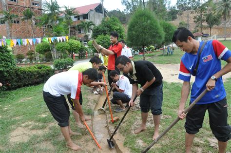 Program pendidikan apa lagi yang di tawarkan di ut?? SETIU HARI INI: Pelajar UNIsZa turun padang..