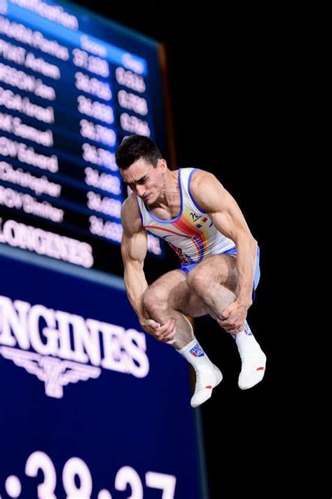 Marian drăgulescu (40 de ani), larisa iordache (25 de ani) şi maria holbură (20 de ani). Marian Drăgulescu, în lotul pentru Campionatul Mondial de gimnastică