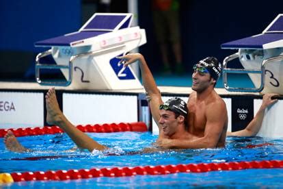 Gregorio paltrinieri of italy celebrates winning gold with gabriele detti of italy, who won bronze in the men's 1500m freestyle final on day 8 of the rio. Olimpiadi di Rio 2016, nuoto Paltrinieri oro, Detti bronzo ...