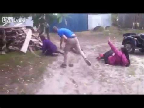 Gore video hard fight between two guys. 1 vs. 4 - Crazy fight with 2 knockouts, 2 girls, 3 guys ...