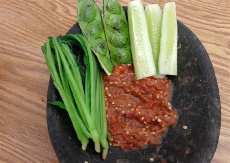 Maybe you would like to learn more about one of these? Resep Sambal Dadakan Enak : Cara Membuat Sambal Dadak Ala ...