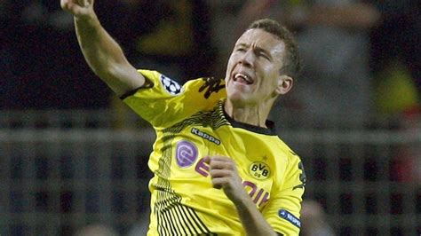 Kicker'a konuşan dortmund'un genel menajeri michael zorc, perisic daha çok michael ballack'a perisic transferinin ardından borussia dortmund'un başka bir oyuncu daha alması beklenmiyor. Später Ausgleich: Perisic rettet Dortmund einen Punkt ...