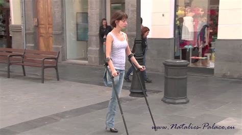 One leg tryna walk in my. Mamo Leg Amputee Crutches - Foto