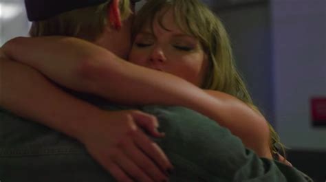 Taylor swift bested the competition on sunday night (march 14) when the pop titan took home the album of the i want to thank all of my collaborators who are on the stage, swift said at the outdoor podium, alongside aaron dessner, jack antonoff, before giving her boyfriend joe alwyn a shoutout. Is Taylor Swift Engaged to Joe Alwyn? Fans Think So After ...