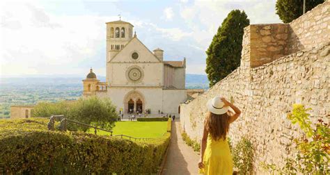 Assis é uma cidade na região da umbria, na itália, famosa por ter sido o berço de são francisco de assis e santa clara. Visite Assis, na Itália! | Dicas de viagem - Por CVC viagens