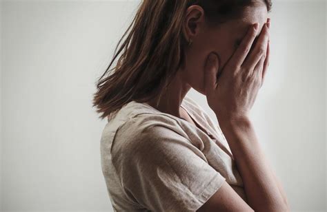 Il lasciar soli è la cifra di questa accezione dell'abbandono: Sindrome dell'abbandono: come superare ansia e paura?