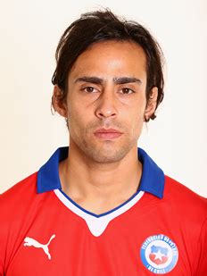 Er spielte nie bei einem topklub, wurde mehrfach aus der nationalmannschaft suspendiert und hält selten über 90 minuten durch. Jorge Valdivia