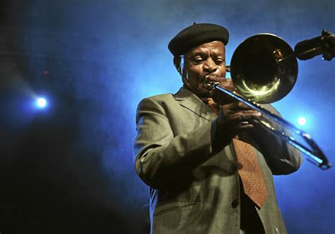 Изучайте релизы jonas gwangwa на discogs. Another gong for legendary Jonas Gwangwa