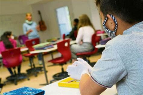 Ministerio de educación planifica regreso a clases presenciales en escuelas rurales el ministerio de educación reafirma que las clases en ecuador seguirán virtuales arajuno es la primera ciudad de. Unos 80 centros educativos tienen luz verde a clases ...