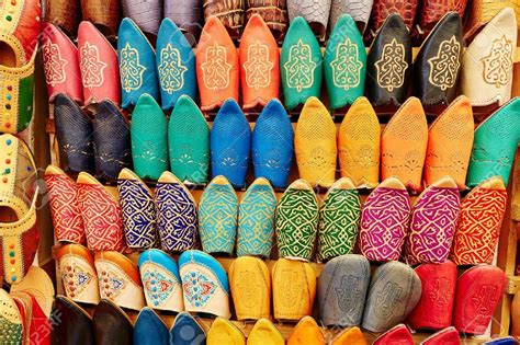 Babouches, sandales & chaussons en cuir : Babouches marocaines : la confection artisanale au cœur de ...