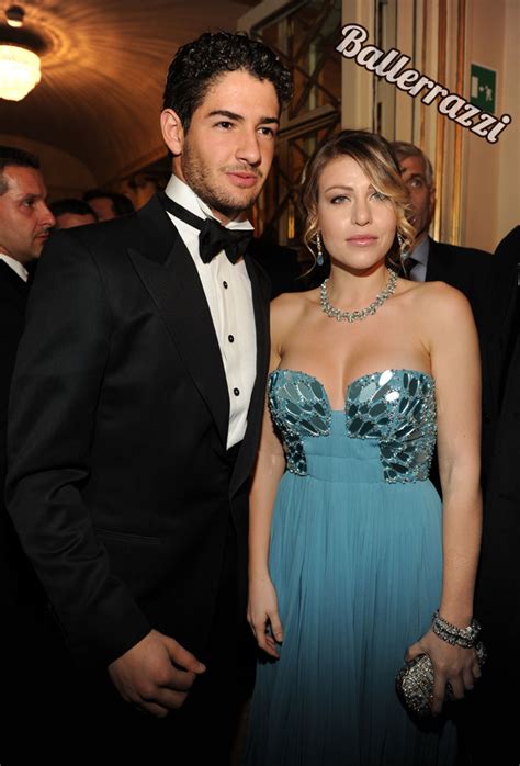 Having to move to corinthians in january. Alexandre Pato ve Barbara Berlusconi | Rovessciata