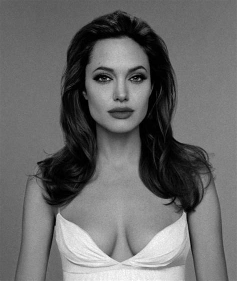 Angelina jolie, при рождении войт (англ. Pin by Rachelle Cabrera on Women | Angelina jolie body ...