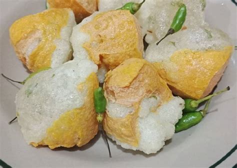 Konon makanan ini baru muncul ketika krisis moneter pada 1997. Tahu Aci Enak