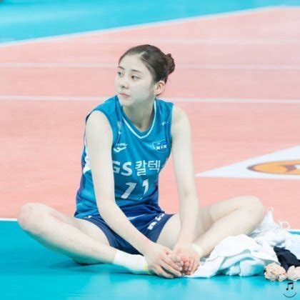 여자배구 6구단의 여성 통역을 알아보자! 여자배구선수 스트레칭 / à¹ƒà¸™à¸ à¸²à¸žà¸­à¸²à¸ˆà ...