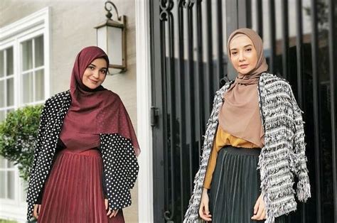 Seperti gamis abaya yang cantik dan juga busana busana lainnya contohnya kaftan dan juga gamis. Tak Sengaja Kembaran Baju, Lihat Beda Gaya Shireen dan ...