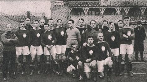Reprezentacja polski w piłce nożnej oficjalnie do międzynarodowej federacji piłkarskiej fifa przystąpiła 20 kwietnia 1923 roku. Pierwszy mecz reprezentacji Polski w piłce nożnej