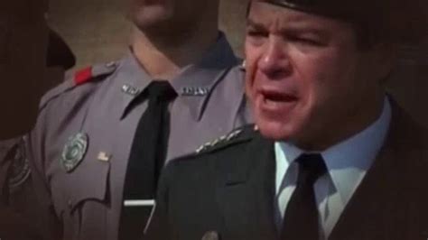 A capo dei nuovi iscritti carey mahoney (steve guttenberg). Scuola di polizia 3 Tutto da rifare 1986 guarda il film ...