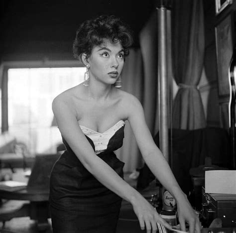 Photo & galerie rita moreno young. Рита Морено (Rita Moreno) — фото в молодости, биография ...