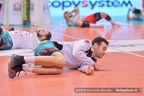 He is not dating anyone currently. Pallavolo SuperLega - Luciano De Cecco: "Se vuoi essere al ...