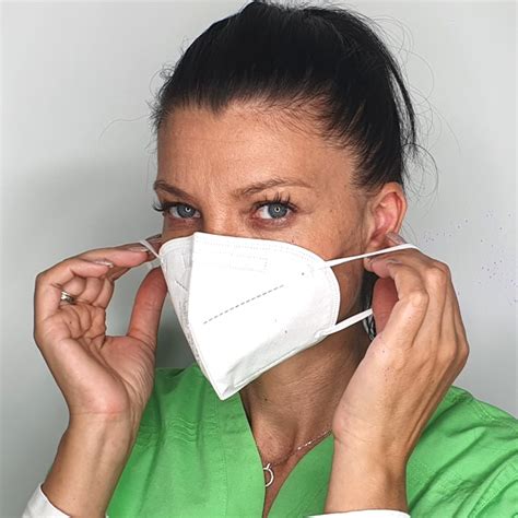 Speziell die ffp2 masken bieten in gewissen umgebungen die perfekte kombination aus atemschutz und tragekomfort. FFP2 Masken Made in Germany - DEKRA geprüft!