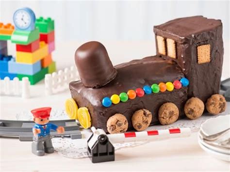 Maybe you would like to learn more about one of these? Eisenbahn-Kuchen Rezept | Sanella | Essen für kinder ...