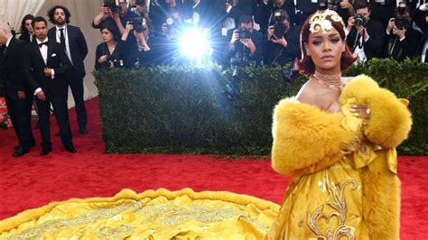 Der größte gewebte teppich de. Met Ball in New York: Fast nackt auf dem roten Teppich ...