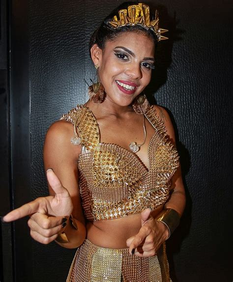 E não sentir nada pela pessoa. Tays Reis, vocalista da Vingadora, comemora sucesso ...