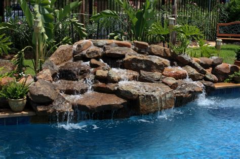 Ein wasserfall im garten stellt einen wunderbaren anziehungsort im außenbereich dar, denn er schafft eine schöne erholungsecke. Wasserfall im Garten selber bauen und die Harmonie der ...