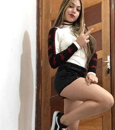 Guardalivros diferente cívico melody biquíni fio dental Aos 11 anos, MC Melody aparece irreconhecível; veja fotos