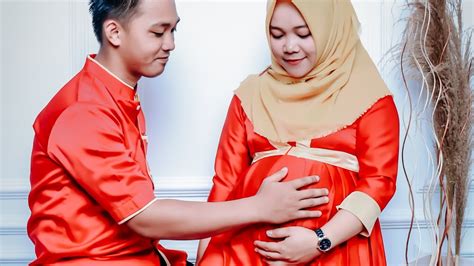 Cewek hamil yang sedang memamerkan perut seksinya. Pose Foto Hamil Tema Santai - YouTube