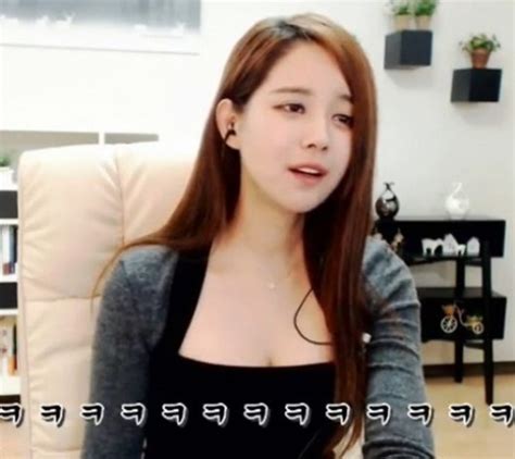 2만 이상 방송이 3개 ㄷㄷ 아프리카 흥행한다 1: 얼짱BJ 김이브, 알고보니 본명은 '미숙이'... 세련된 외모와 ...