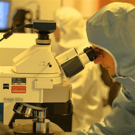 Πόσα εμβόλια για τον COVID19 μπορούν να παραχθούν φέτος ...