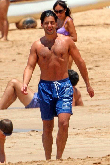 Drake bell didn't get invited to josh peck's wedding, and now it looks like drake bell is trying to get back at josh peck with a. Josh Peck Height Weight Body Statistics Biography ...
