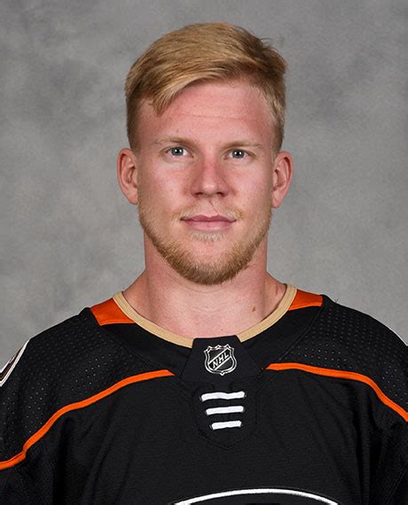 Anaheim ducks right wing ondrej kase, of the czech republic, reacts after scoring a goal, his second of the game, during the third period of an. Spielerportrait von Ondrej Kase